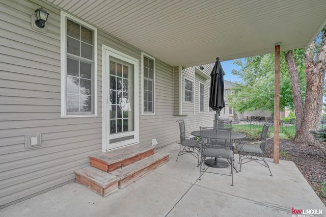 6851 Shadow Ridge Road, Lincoln, NE 68512