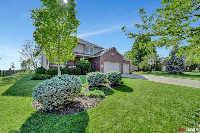 6851 Shadow Ridge Road, Lincoln, NE 68512