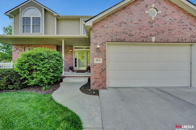 6851 Shadow Ridge Road, Lincoln, NE 68512