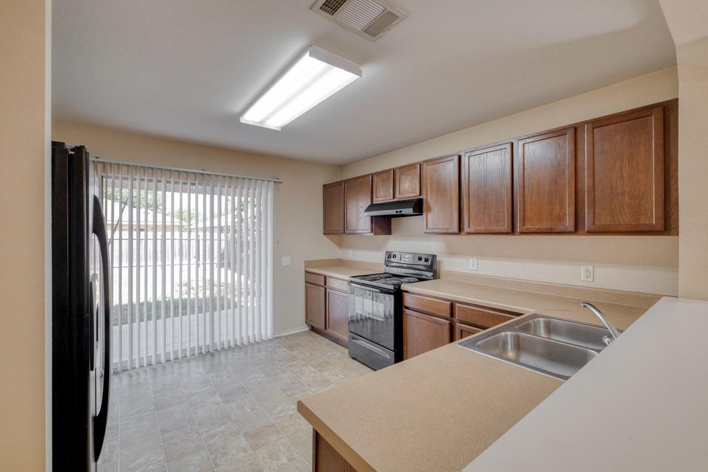 7412 Cayenne LN, Austin, TX 78741