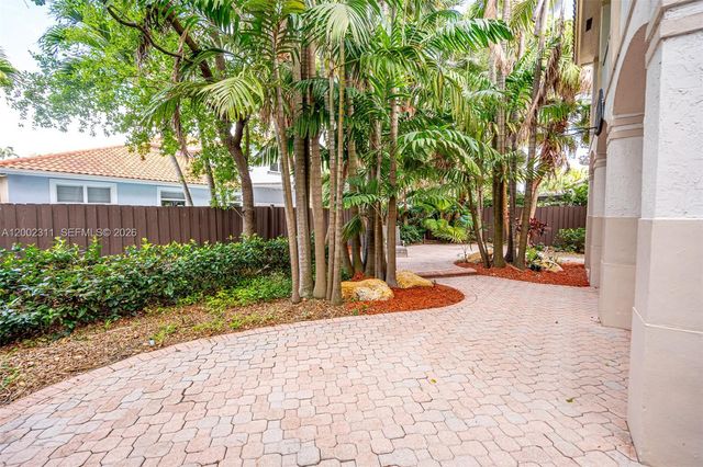 6772 NW 111th Ave, Doral, FL 33178