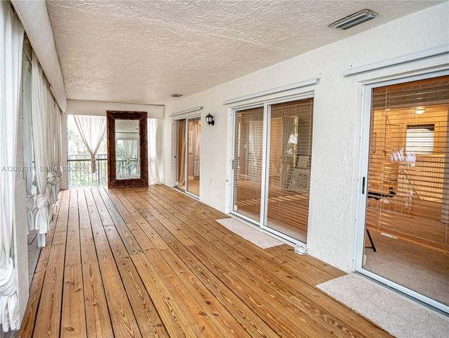 6772 NW 111th Ave, Doral, FL 33178