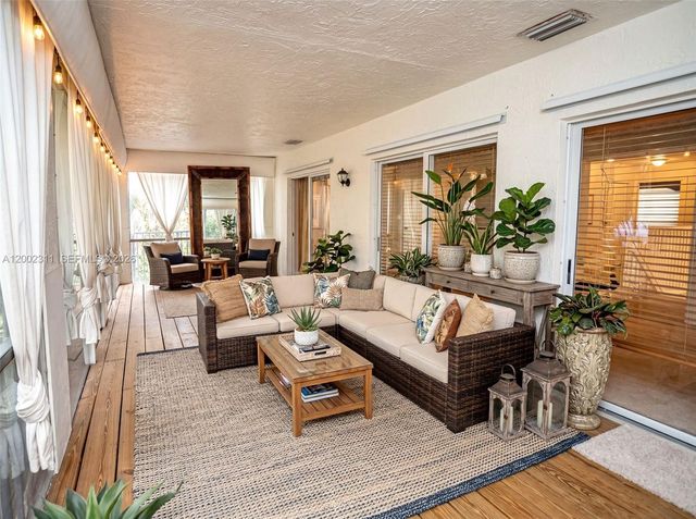 6772 NW 111th Ave, Doral, FL 33178