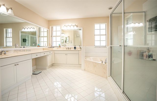 6772 NW 111th Ave, Doral, FL 33178