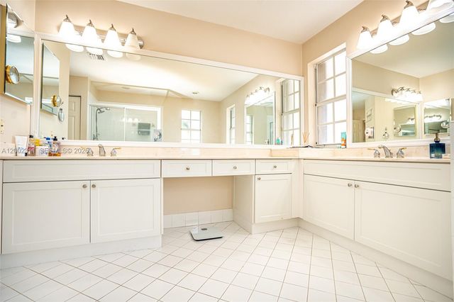 6772 NW 111th Ave, Doral, FL 33178