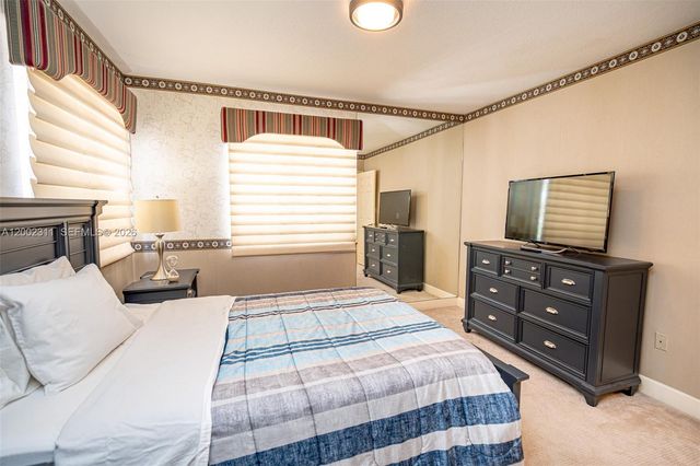 6772 NW 111th Ave, Doral, FL 33178