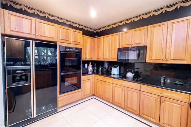 6772 NW 111th Ave, Doral, FL 33178