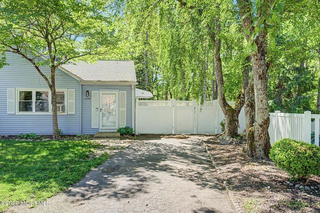 2528 Lexington Court, Jackson, NJ 08527