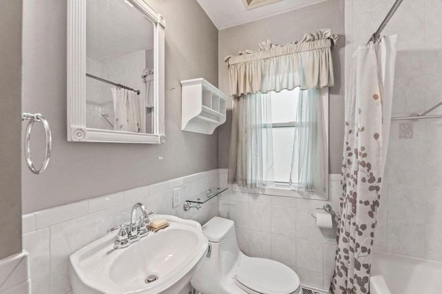 1530 S 90th STREET, West Allis, WI 53214