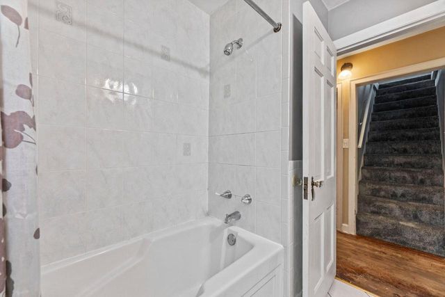 1530 S 90th STREET, West Allis, WI 53214