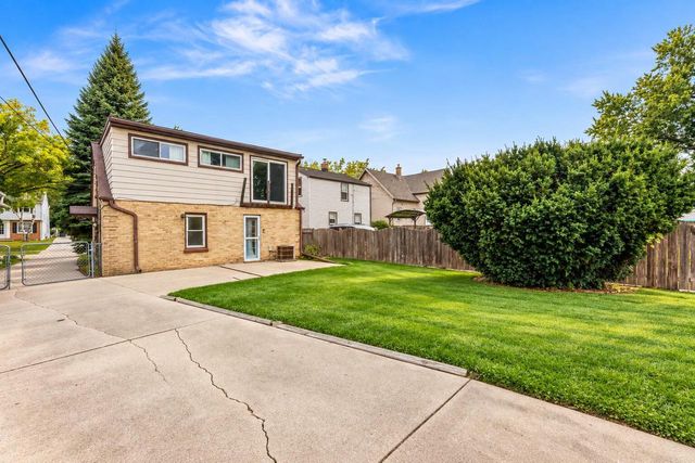 1530 S 90th STREET, West Allis, WI 53214
