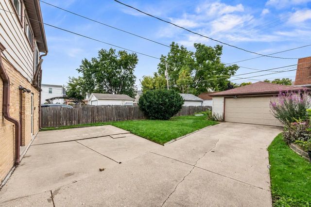 1530 S 90th STREET, West Allis, WI 53214