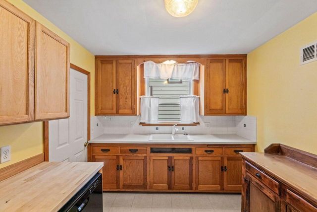 1530 S 90th STREET, West Allis, WI 53214