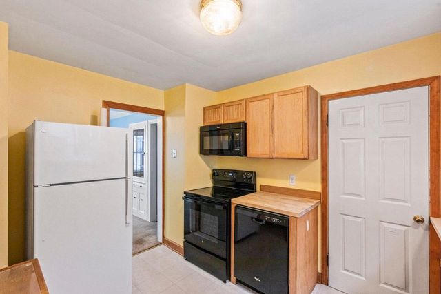 1530 S 90th STREET, West Allis, WI 53214
