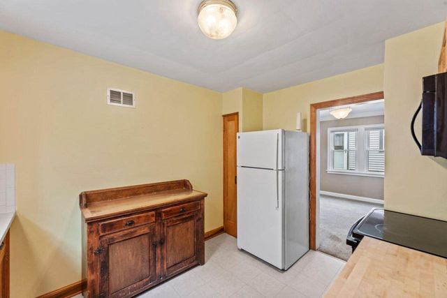 1530 S 90th STREET, West Allis, WI 53214