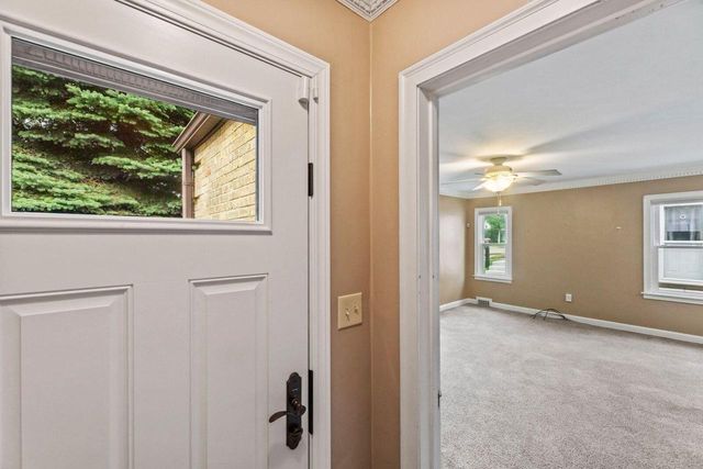 1530 S 90th STREET, West Allis, WI 53214