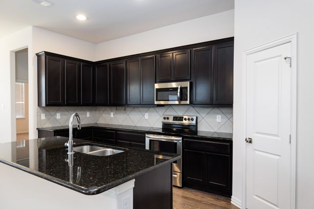 336 Emerald Creek Drive, Fort Worth, TX 76131