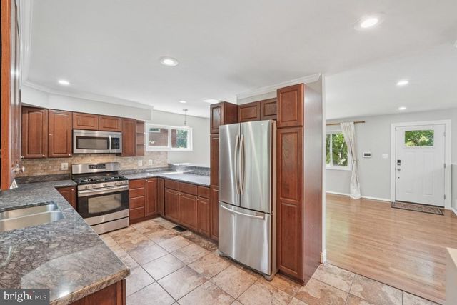 4065 TANEY AVE, Alexandria, VA 22304