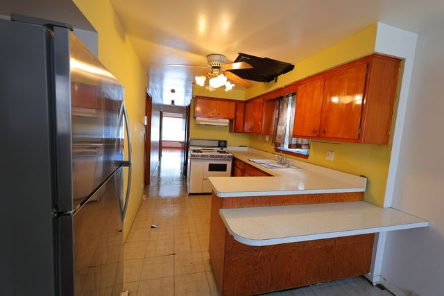 9006 S wallace Street, Chicago, IL 60621