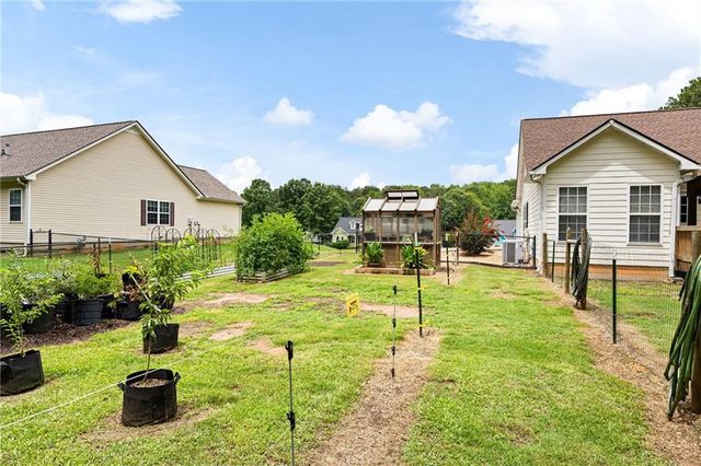 9 CROSS POINTE Way, Hiram, GA 30141