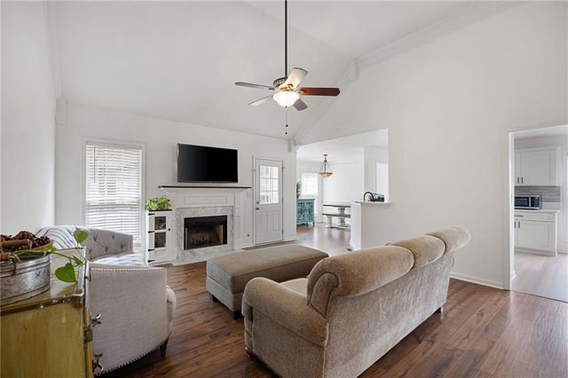 9 CROSS POINTE Way, Hiram, GA 30141