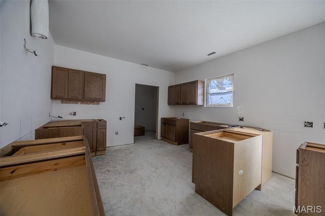 2051 Kay Avenue, Lebanon, MO 65536