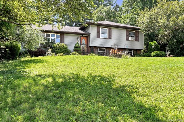 26 Monroe Drive, Poughkeepsie, NY 12601