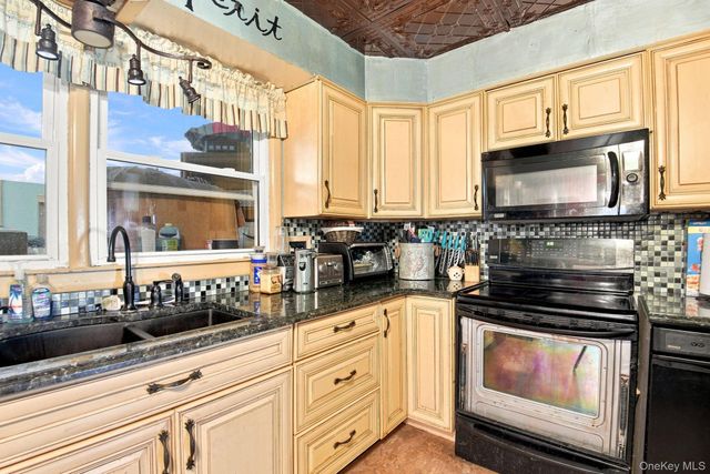 26 Monroe Drive, Poughkeepsie, NY 12601