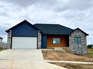 2230 Huntwood Dr, Salina, KS 67401