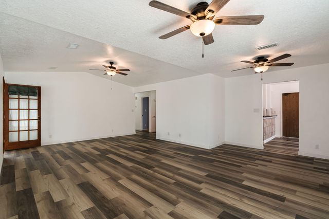 4940 ZIRCONIA Drive NE, Rio Rancho, NM 87124