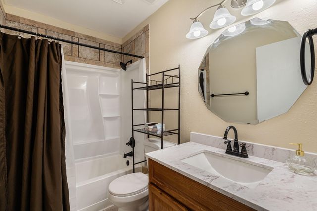 4940 ZIRCONIA Drive NE, Rio Rancho, NM 87124