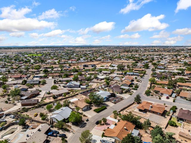 4940 ZIRCONIA Drive NE, Rio Rancho, NM 87124