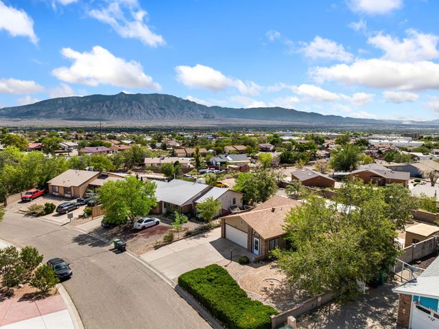 4940 ZIRCONIA Drive NE, Rio Rancho, NM 87124