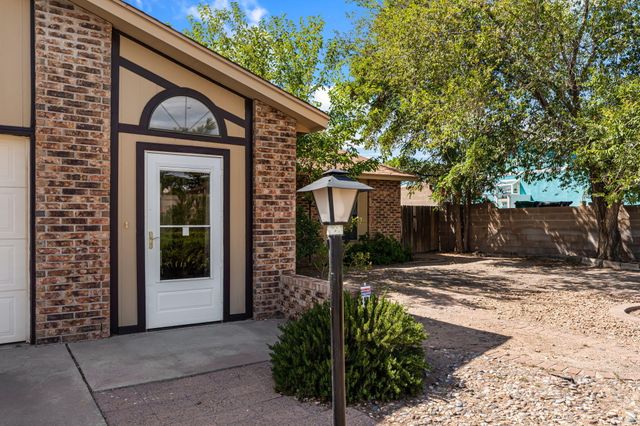 4940 ZIRCONIA Drive NE, Rio Rancho, NM 87124