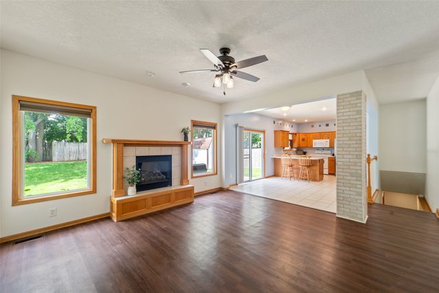 403 4th Street NW, Altoona, IA 50009