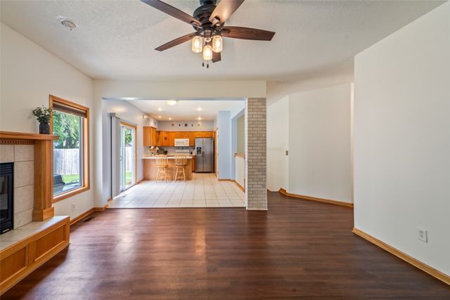 403 4th Street NW, Altoona, IA 50009