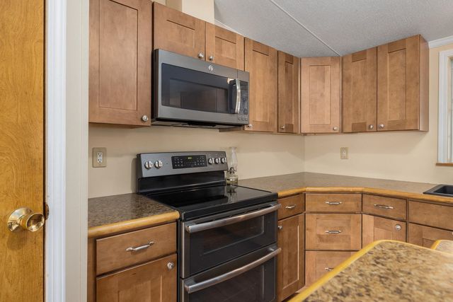 45 Oak Drive, North Hampton, NH 03862