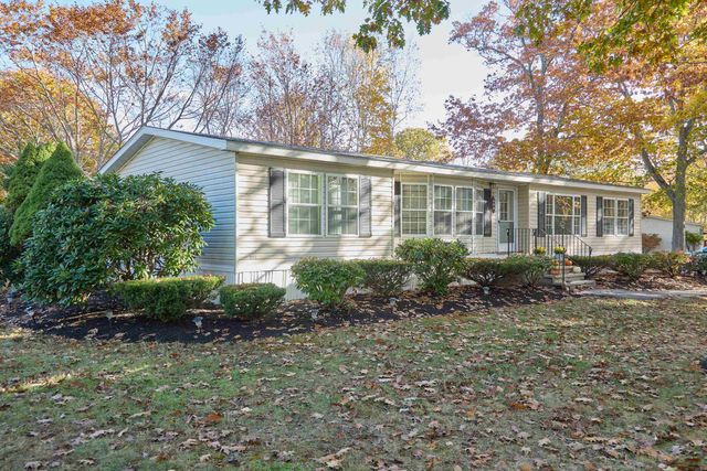 45 Oak Drive, North Hampton, NH 03862