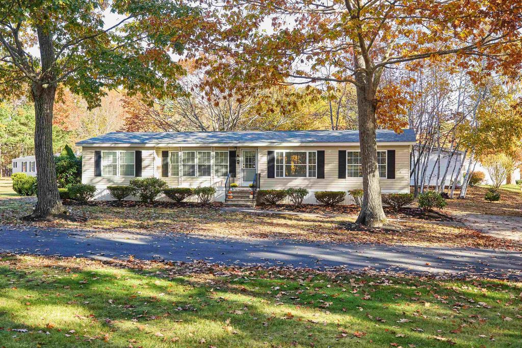 45 Oak Drive, North Hampton, NH 03862