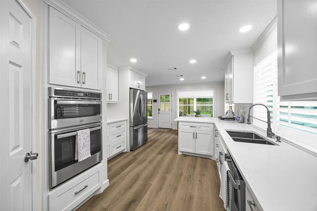 3007 Falling Brook Drive, Kingwood, TX 77345