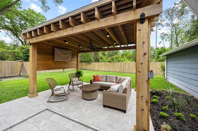 3007 Falling Brook Drive, Kingwood, TX 77345