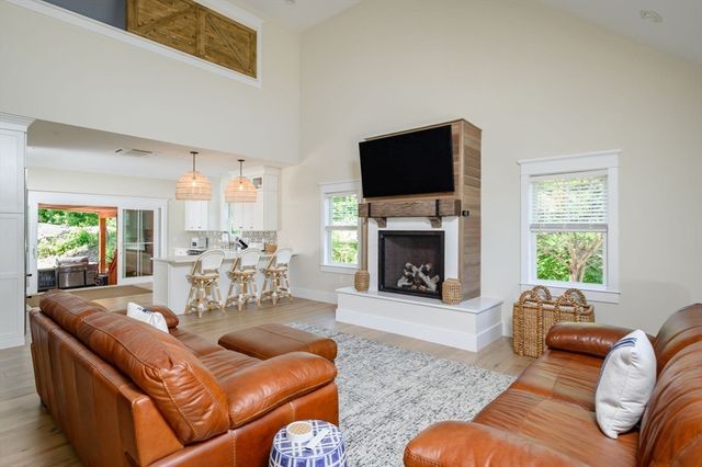 7 Laurel Street, Hingham, MA 02043
