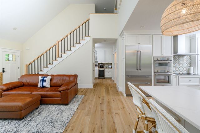 7 Laurel Street, Hingham, MA 02043