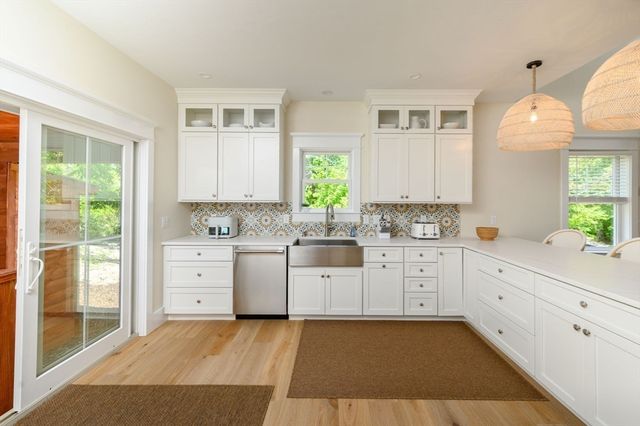 7 Laurel Street, Hingham, MA 02043