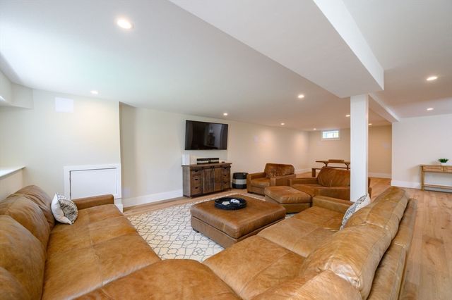 7 Laurel Street, Hingham, MA 02043