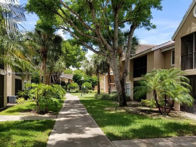 15610 SW 105th Lane 606, Miami, FL 33196