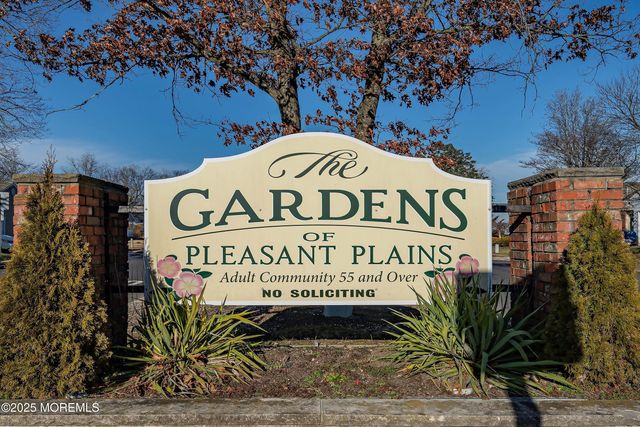 33 Gardenia Way, Toms River, NJ 08755