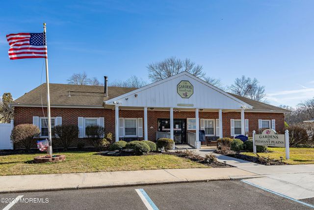 33 Gardenia Way, Toms River, NJ 08755