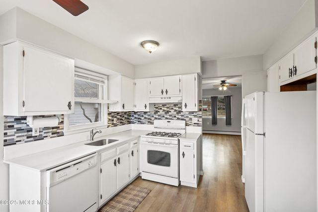 33 Gardenia Way, Toms River, NJ 08755