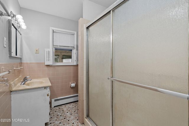 33 Gardenia Way, Toms River, NJ 08755